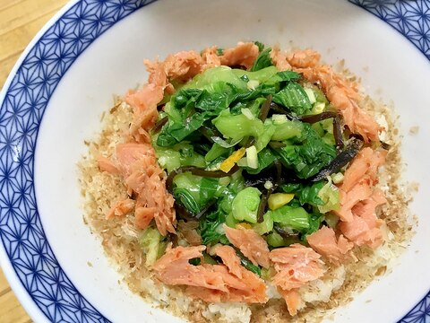 シャキシャキ！チンゲン菜と鮭の丼